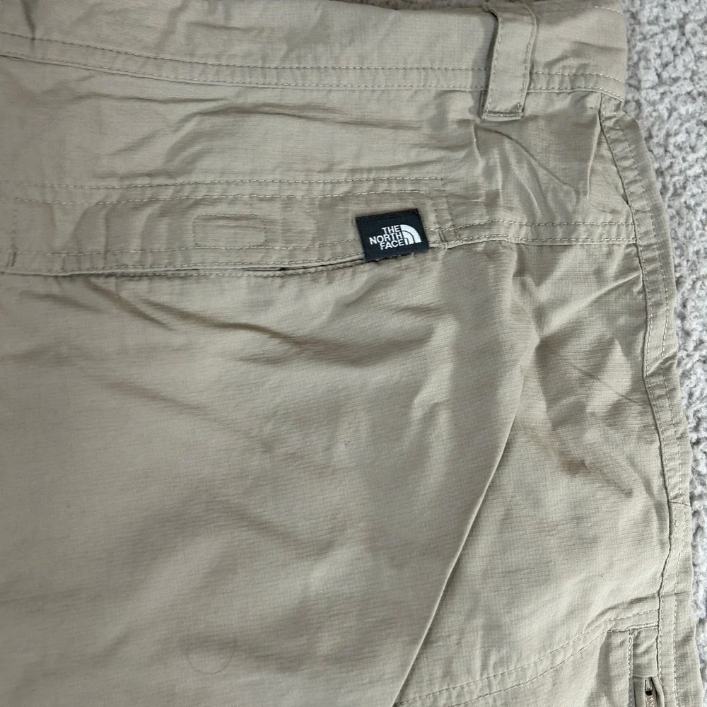 The North Face‎ Mens Khaki Nylon Hiking Cargo Shorts Size 38 Zip Pockets